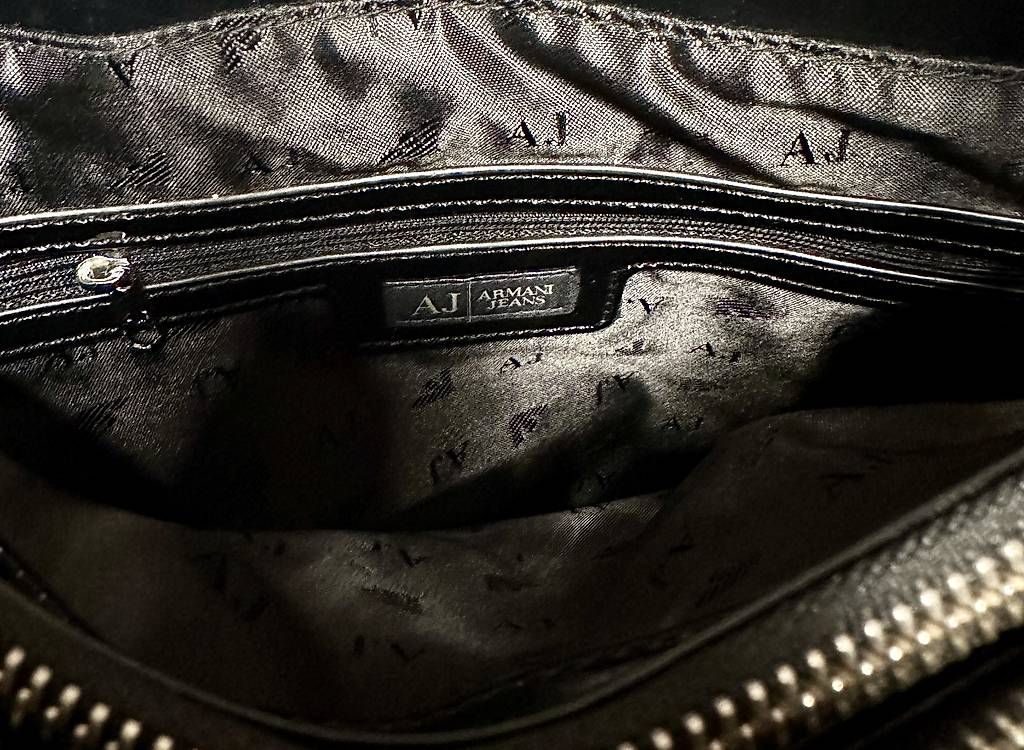 Taschen für Damen: Borsa Armani Jeans Originale in Nero Lucido – Gebraucht aus Rivera von Shey88 2