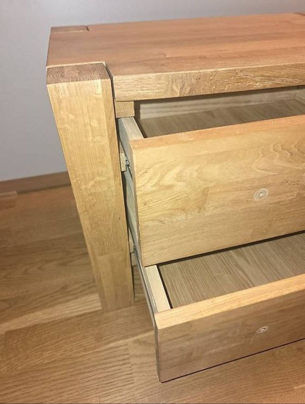 Nachttische: Nachttisch Massivholz Sumpf-Eiche – Gebraucht aus Hünikon von Butz0 2