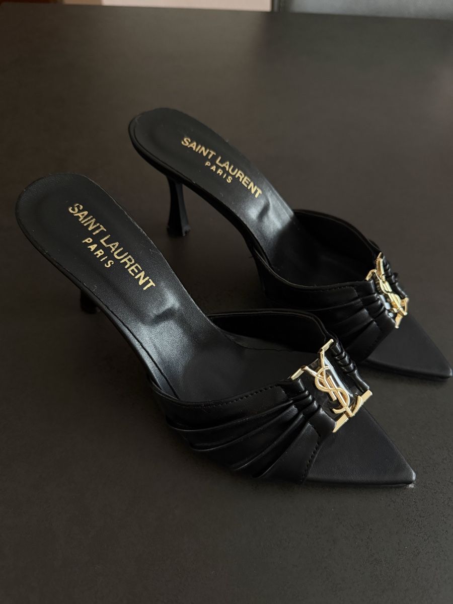 Saint Laurent Scarpe da donna: Saint Laurent Mules Leder Schwarz mit Logo Grösse 38 – Nuovo (secondo la descrizione) da Wangen ZH venduto da lin_7xzm