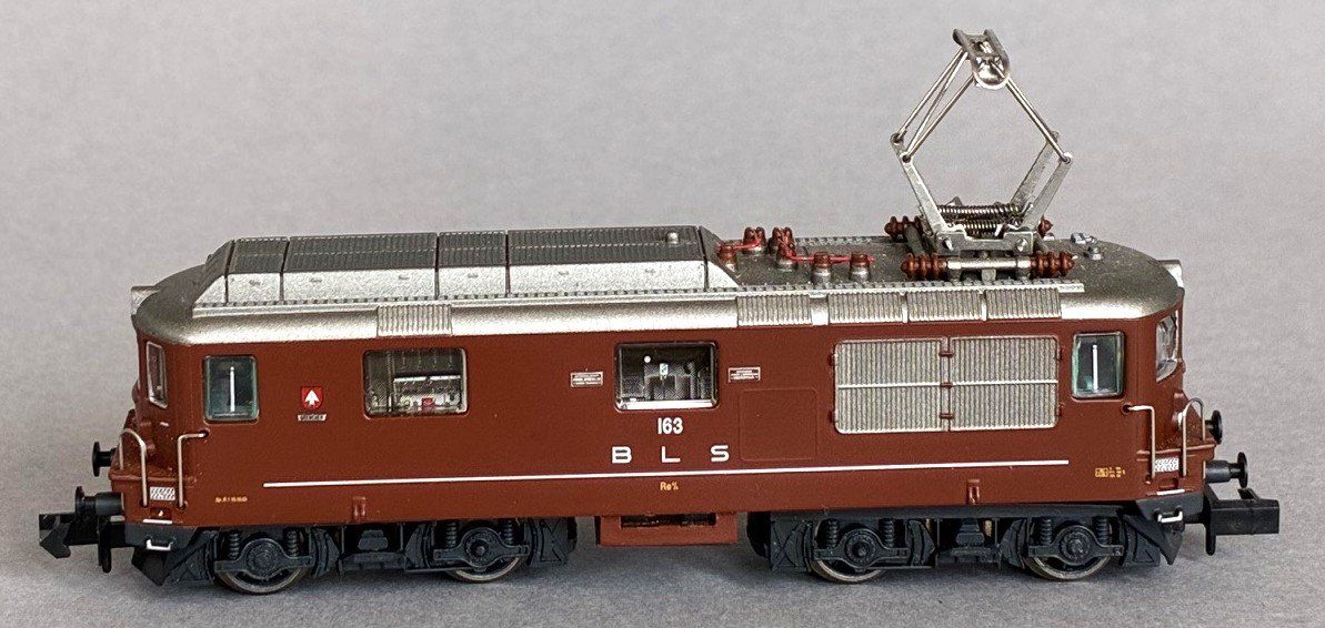 Arnold Trains électriques: Arnold HN2085 BLS Re 4/4 163 Grenchen – Neuf avec emballage d'origine à Derendingen par FischertraiNs