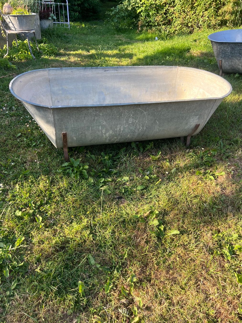 Vasche da bagno: Nur noch dieses Modell steht zum Verkauf, innen hats gebrauc – Usato da Gampelen venduto da nag_d2g7