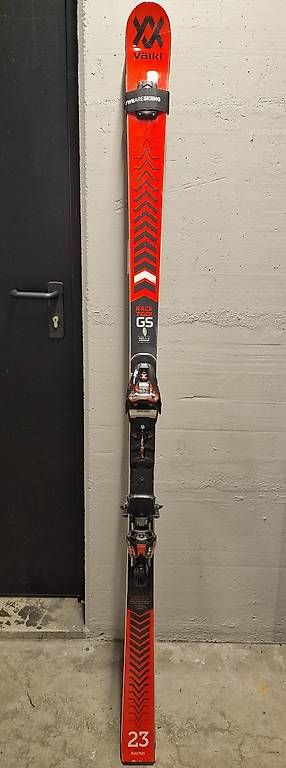 Skis: Völkl Riesenslalom Ski – D'occasion à Freienbach par mat_bzc6