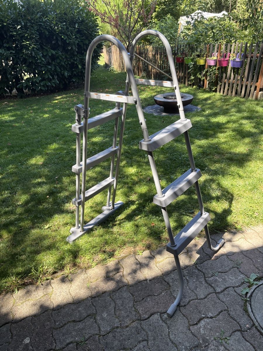 Bestway Leitern: Bestway Poolleiter gebraucht – Defekt aus Etzelkofen von R0DRIGUES