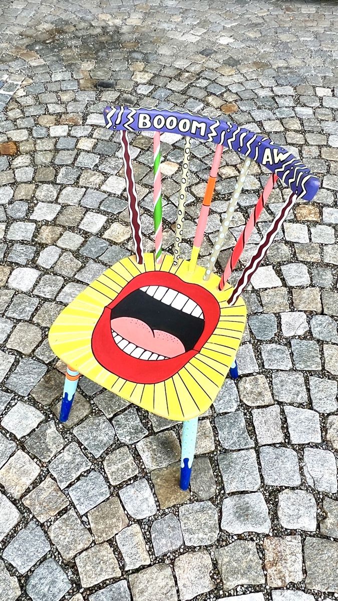 Sedie: Bunter Comic-Hocker — ein echter Hingucker – Usato da La Punt Chamues-ch venduto da mhaefu 1
