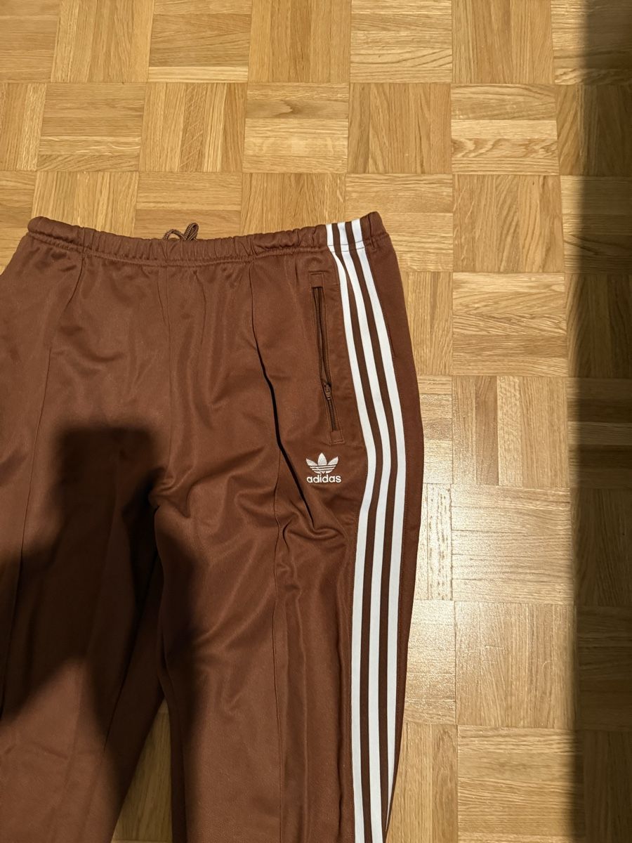 Adidas Hosen: Adidas Trainerhose Braun Grösse L – Gebraucht aus Solothurn von EmanuelKummer 1