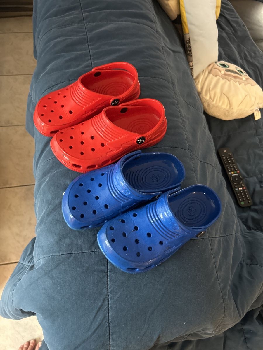 Schuhe für Jungen: 2 Paar wasserschuhe, Grösse 32/33 – Gebraucht aus Rorschach von delia84