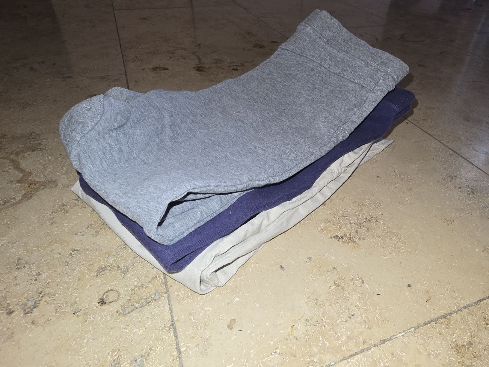 Lotti & Set di vestiti: Kinderhosen, 3er Set, Gr. 98/104 – Usato da Lommiswil venduto da PositiveVibe 4