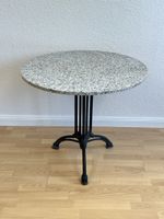 Französischer Bistrotisch mit Metallfuss und Granitplatte