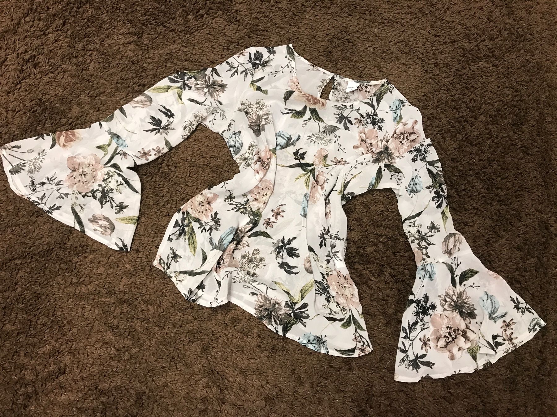 Zebra Camicette: Bluse mit Trompetenärmel Gr L – Usato da St. Margrethen SG venduto da kellenbh