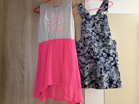 Sommer Set: Kleid & Jeansrock mit Blumenmuster, Grösse 134