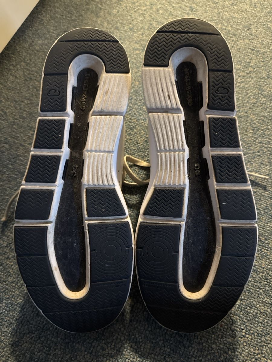 On Scarpe da uomo: The Roger  – Usato da Menziken venduto da xirixs 3