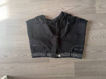 Mini-short noire en jean effiloché  Reserved