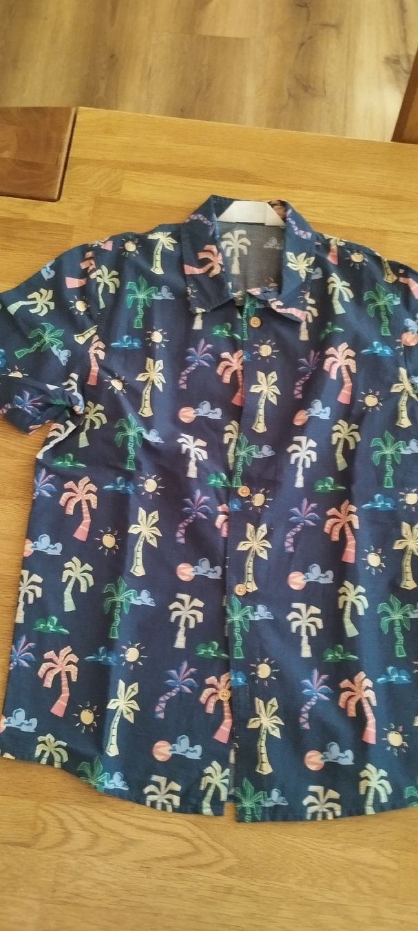 H&M Chemises, T-shirts & Polos: kinder Hemd gr 140 H&M – D'occasion à Mörel par MJoaoCosta 2
