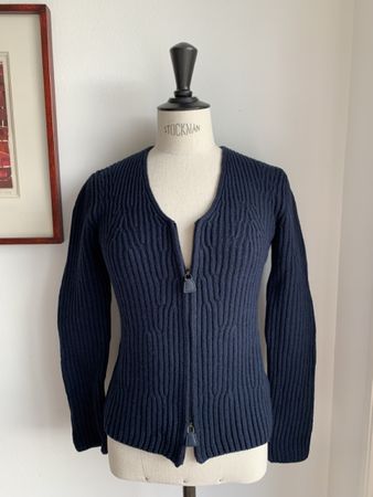 AKRIS: Exklusive dunkelblaue Strickjacke mit Reissverschluss