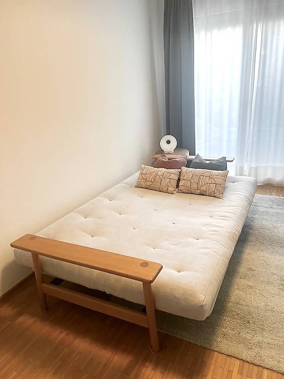 Sofas: Bettsofa Innovation Hellgrau/Eiche 140 x 200 – D'occasion à Luzern par jas_j8b9 1