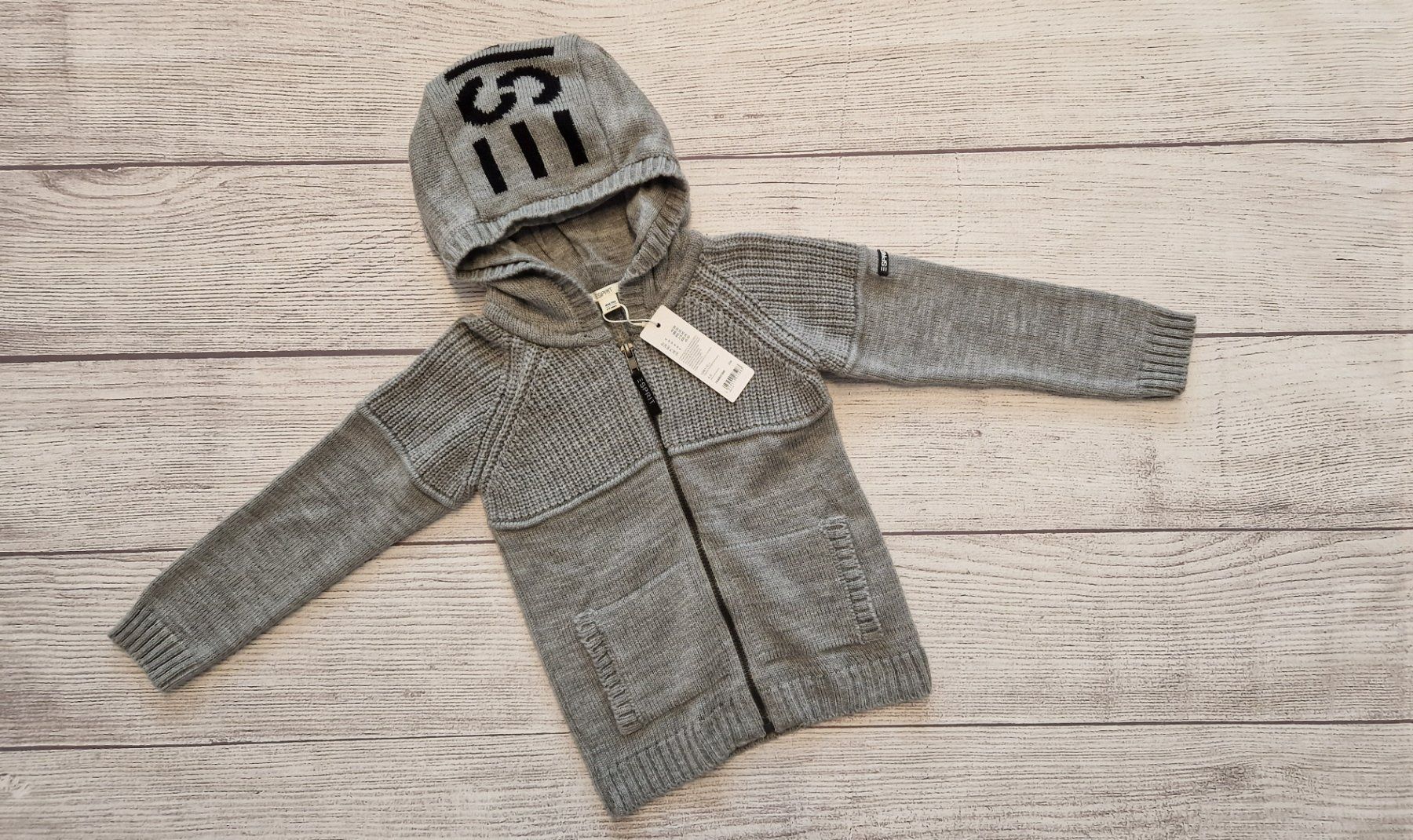 Esprit Giacche & Cappotti: Strickjäggli von Esprit Gr. 104/110 neu – Nuovo e nell'imballaggio originale da Baar venduto da rebeli6340