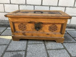 Holztruheli antik, 67cm. x  33cm., Höhe 33,5cm.