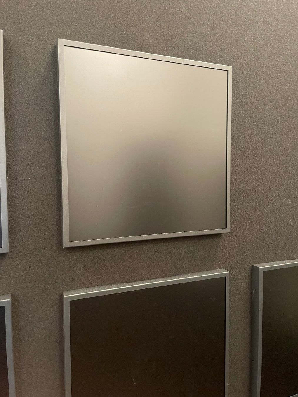 Monitor: Quadratischer Ausstellungs-Bildschirm mit Android OS – Usato da Zürich venduto da MUDACO