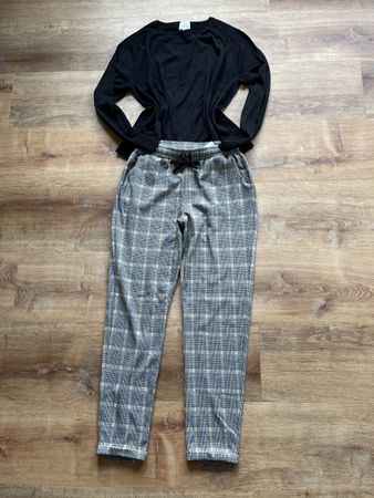 Karierte Hose & Schwarzer Pullover, Gr. 38/m