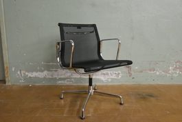 Designer Stuhl Vitra EA 107 Netz / Schwarz *nicht drehbar*