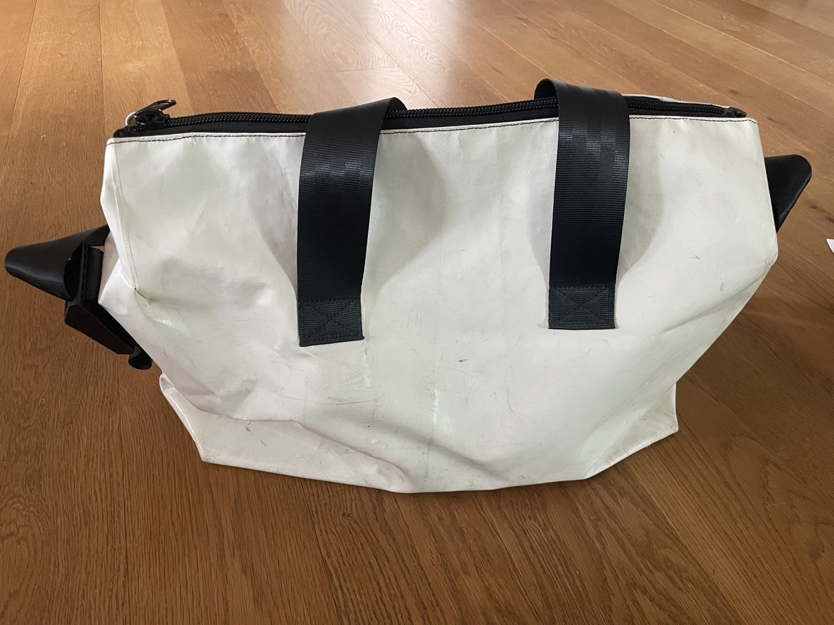 Freitag Borse: Sac Freitag original blanc/noir – Usato da Commugny venduto da arm_7m7m 5
