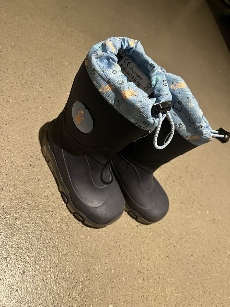 Schuhe für Jungen: Kinder regenstiefel gr 22/23 – Gebraucht aus Luzern von Mangolina