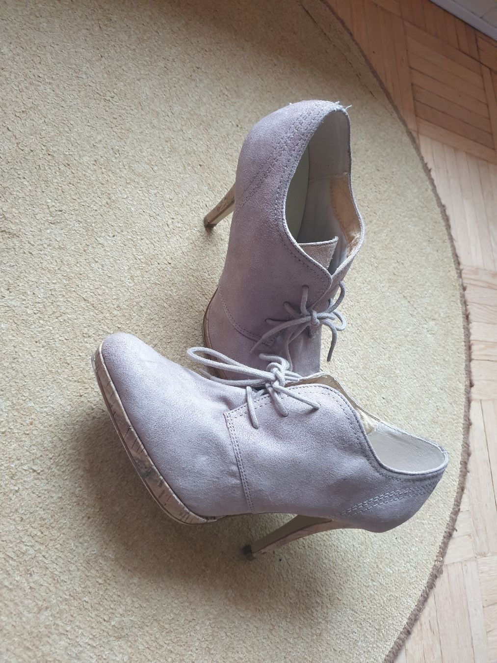 Damenschuhe: Schicke Stiefeletten Gr. 38, helles Wildleder – Gebraucht aus Winterthur von ivo_hmm2 5