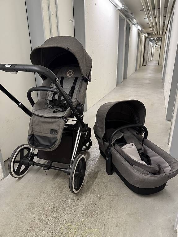 Cybex Carrozzine: Cybex Priam Kinderwagen Set Manhattan Grey – Usato da Wetzikon ZH venduto da Em_Sa