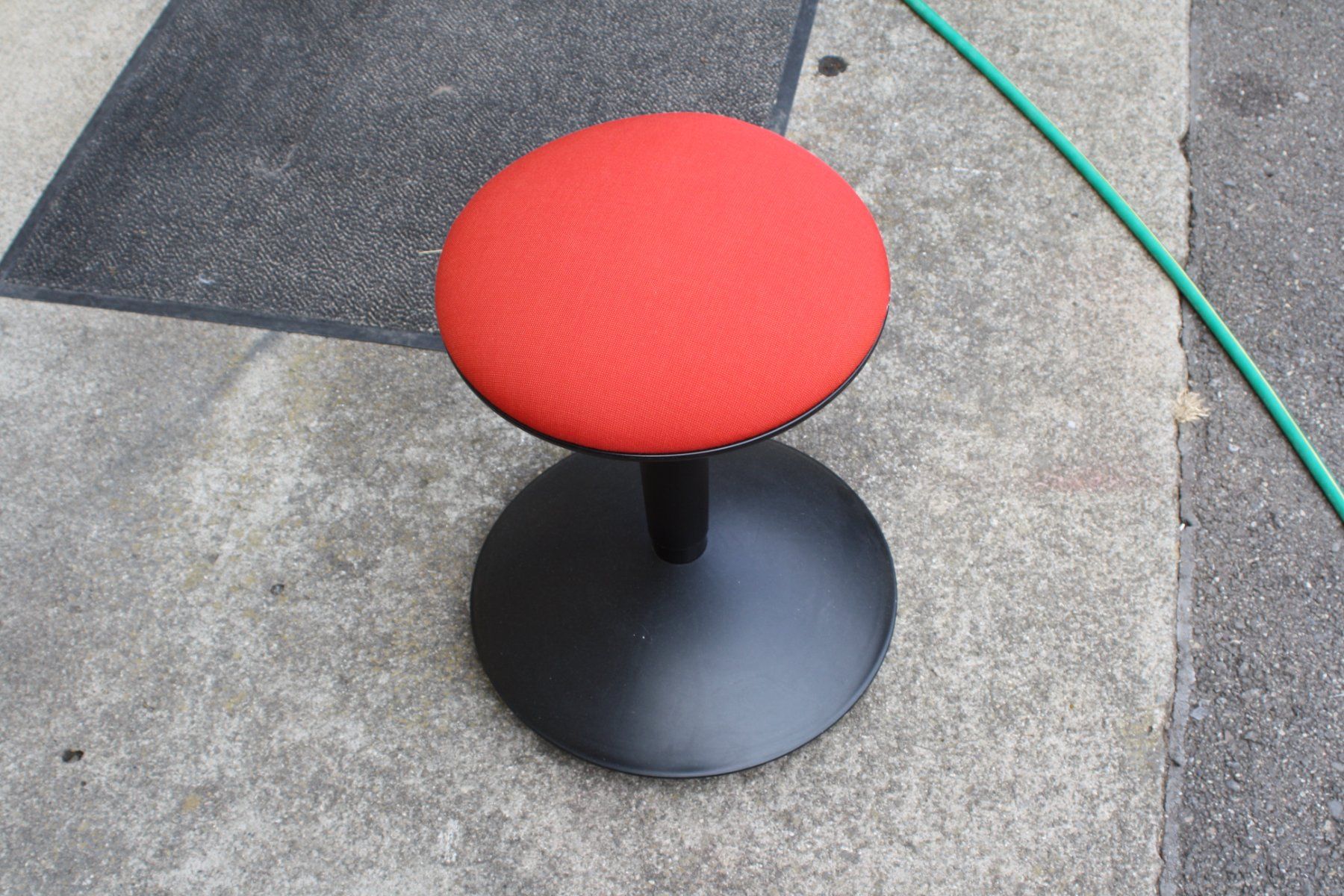 Ikea Hocker: HOCKER VITAMIN ROT IKEA – Gebraucht aus Wauwil von Pneuedy 1