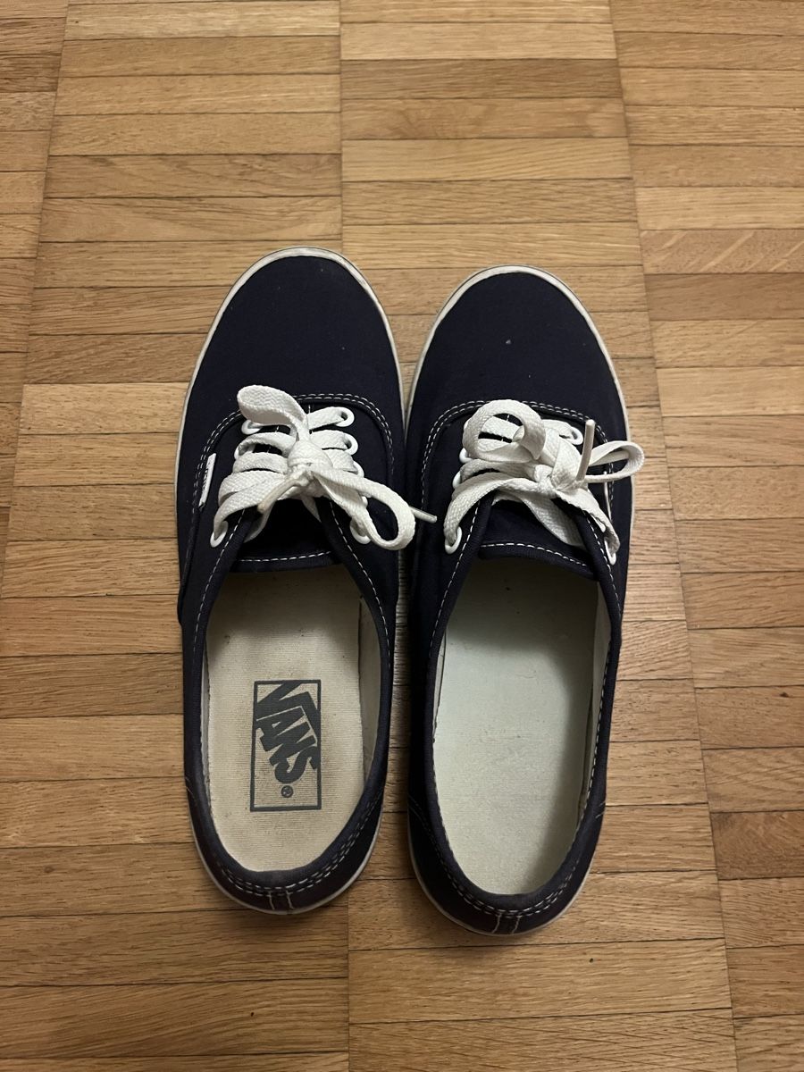 Vans Scarpe da uomo: Vans Authentic, dunkelblaue Stoffschuhe, Grösse 39 – Usato da Jona venduto da ch7_bc5v 1