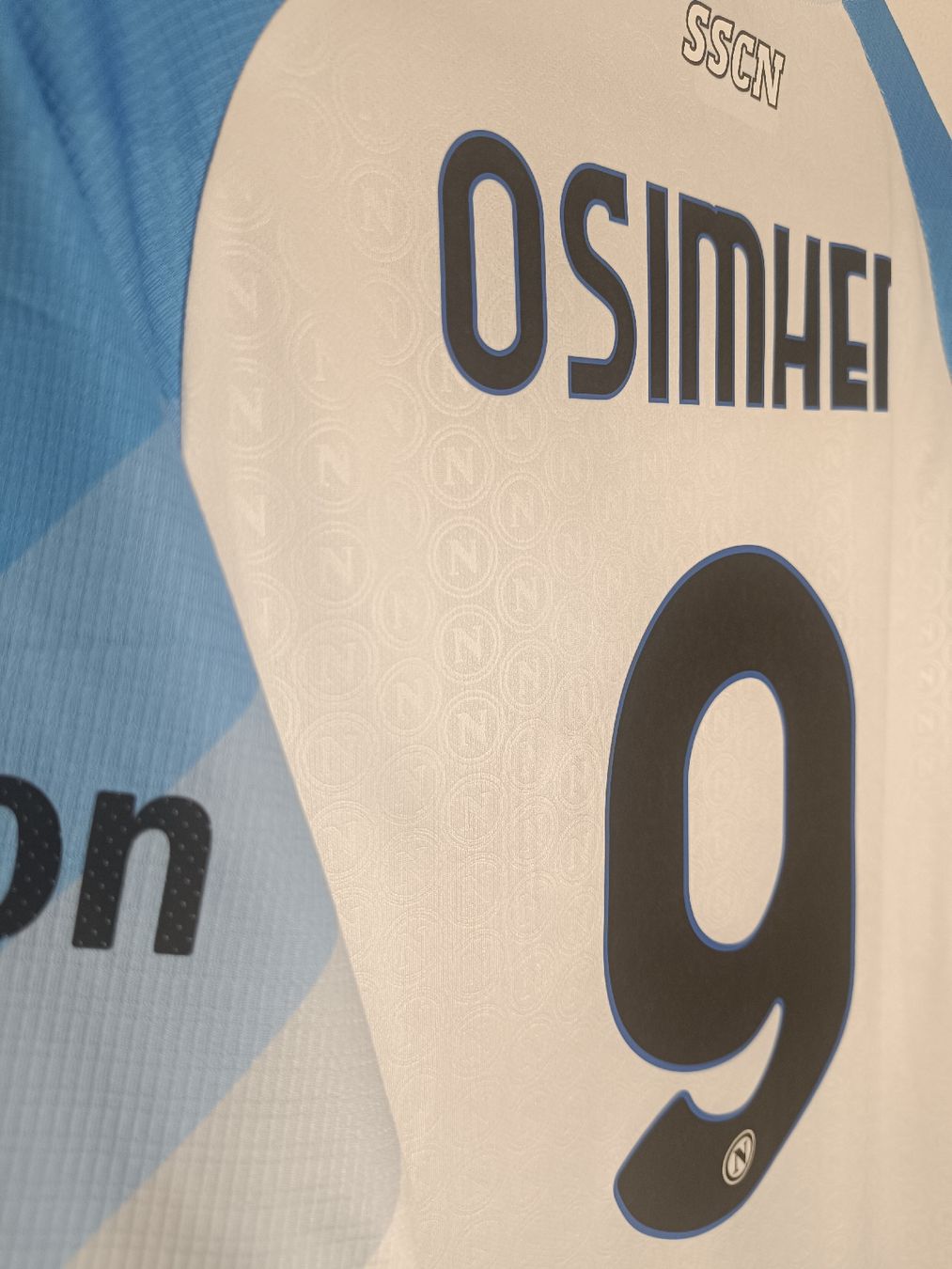 Canottiere & Pantaloni: OSIMHEN #9 Original Player Version Napoli 2022 BNWT Trikot – Nuovo e nell'imballaggio originale da St-Léonard venduto da SwissDealsJersey 5