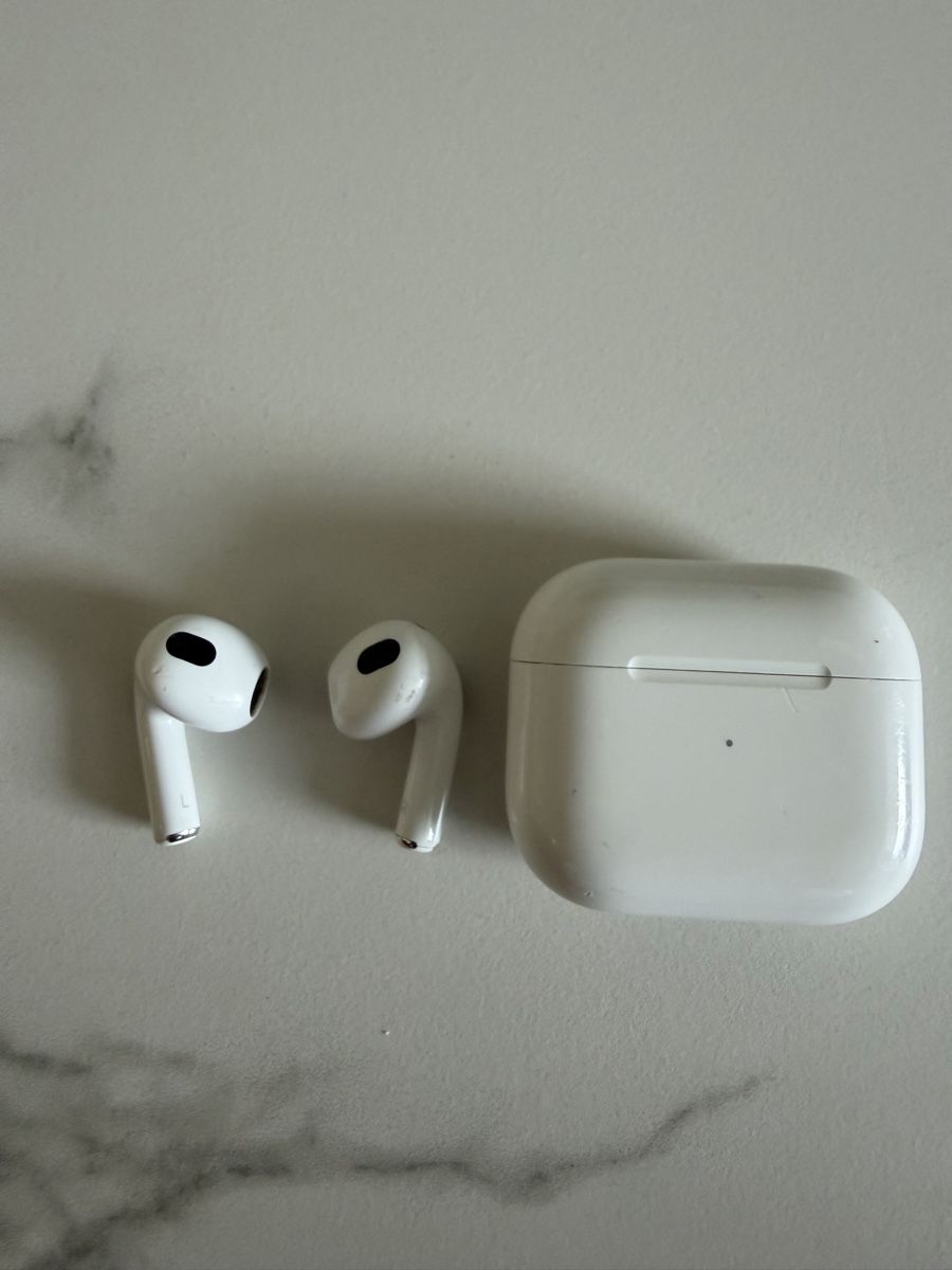 Apple Cuffie: Apple Airpods Pro (2nd Generation) – Usato da Flaach venduto da med_rr6l