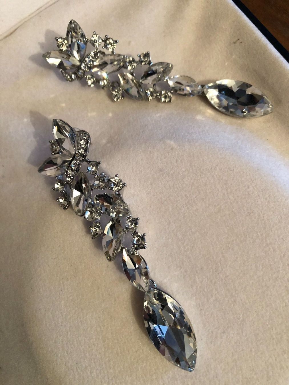 Orecchini pendenti & Orecchini a lobo: Eleganter Ohrschmuck mit Glassteinen – Nuovo e nell'imballaggio originale da Wald ZH venduto da mlnt