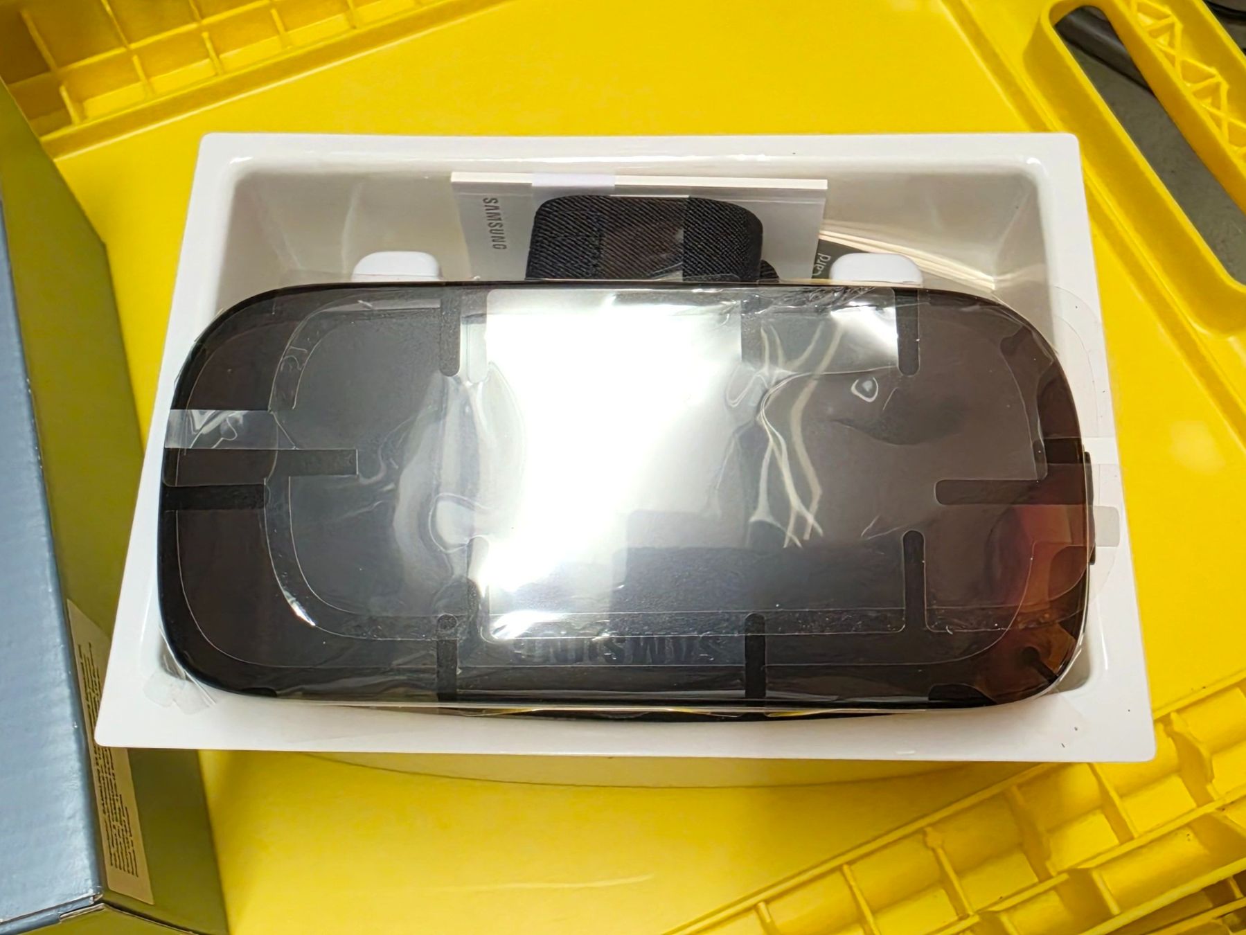 Samsung Casco VR: Samsung Gear VR SM-R322 Powered by Oculus – Nuovo e nell'imballaggio originale da Wangen SZ venduto da Rsmiley 1