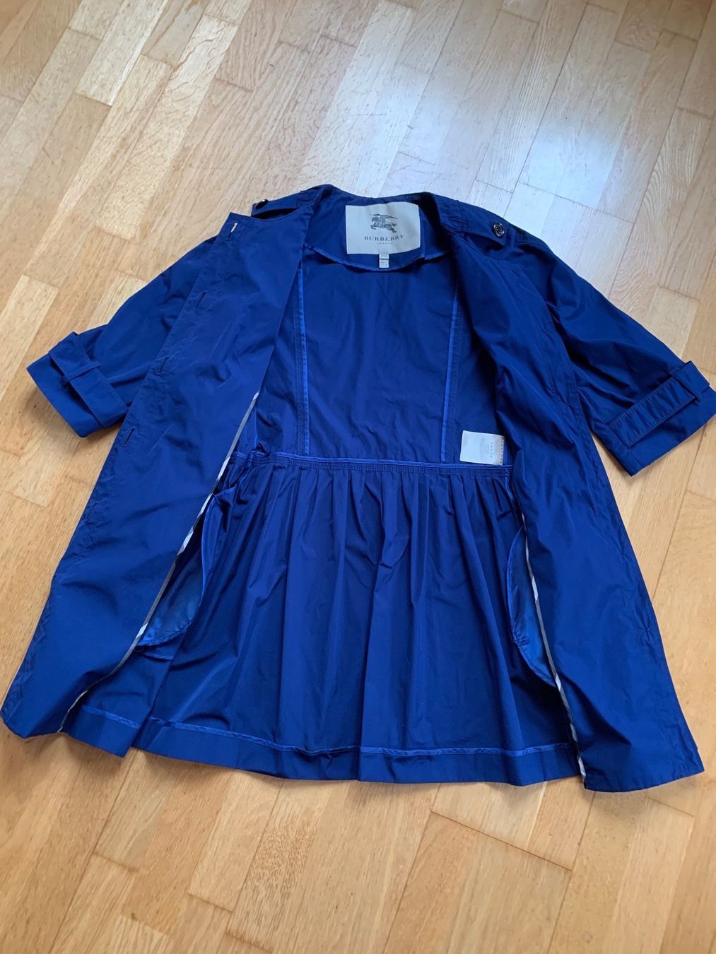 Burberry Cappotti: Burberry Trench Coat gr 34 – Nuovo (secondo la descrizione) da Sempach venduto da katzaana3 1