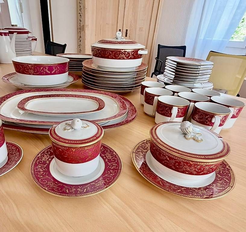 Set di piatti: Langenthaler Tafelservice Château Goldrand rot – Usato da Bützberg venduto da Jolikoelli62 3
