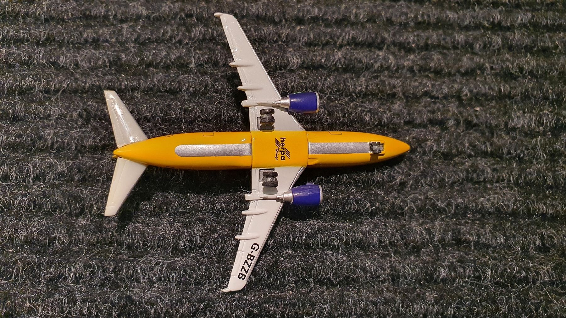 Herpa Kit di modellismo & Modellini statici: HERPA BOEING 737-300 BUZZ 1:500 – Usato da Männedorf venduto da Modellbau-wyss 4