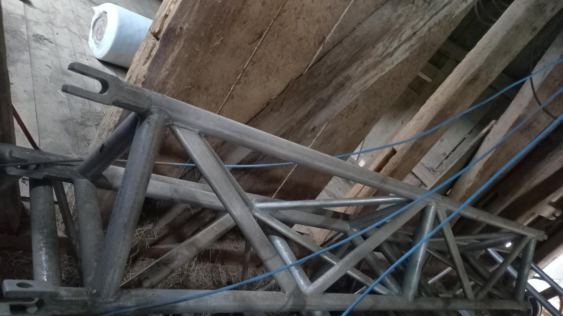 Tralicci: Alu Truss Beleuchtungsträger 3 Eckig – Usato da Bülach venduto da gartehag 2