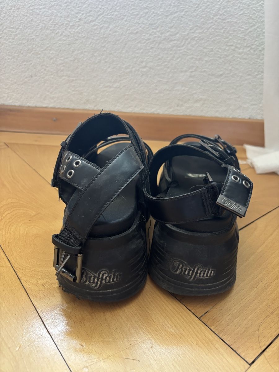 Buffalo Scarpe da uomo: Buffalo Plateausandalen black – Usato da Bern venduto da sereinasereina 2