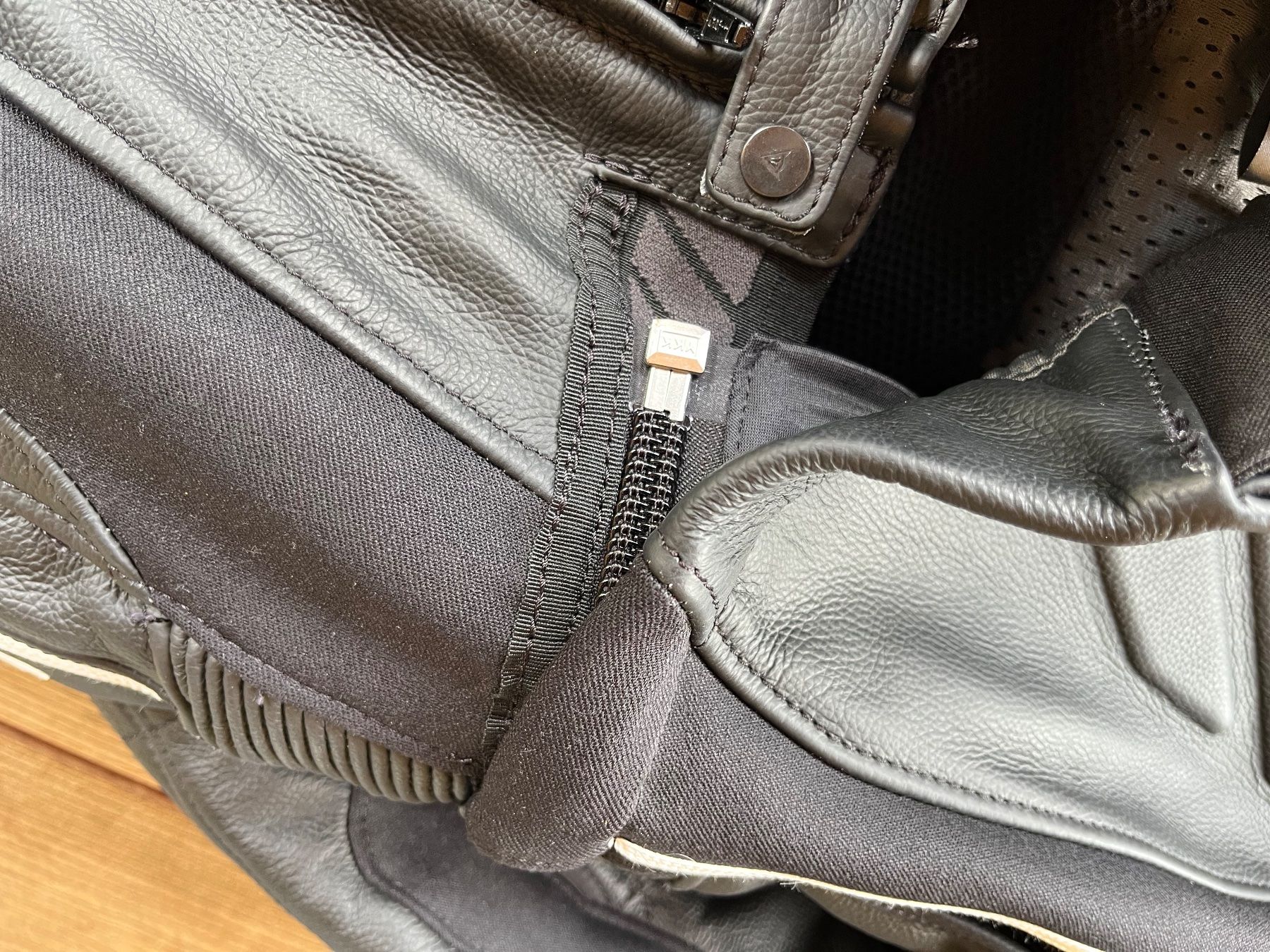 Dainese Anzüge & Kostüme: Dainese Lederkombi Grösse 44 – Gebraucht aus Mörschwil von sinabr. 6