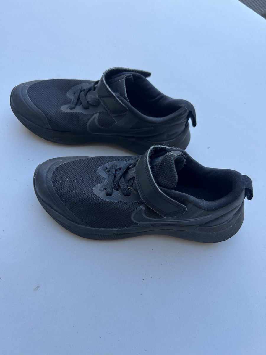 Nike Scarpe per ragazzi: Nike Turnschuhe Gr. 31 – Usato da Heiligkreuz (Mels) venduto da fodo