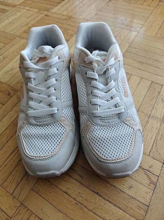 Scarpe da donna: Bench Schuhe, Grösse 40 – Usato da Samedan venduto da t_p_8nvs