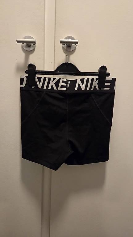 Nike Pantaloni: Nike Thights, M/38 – Usato da Bern venduto da nigq 1