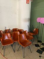 36 Stühle Leder-Optik mit Hairpin LegsSchalenstühle Cognac
