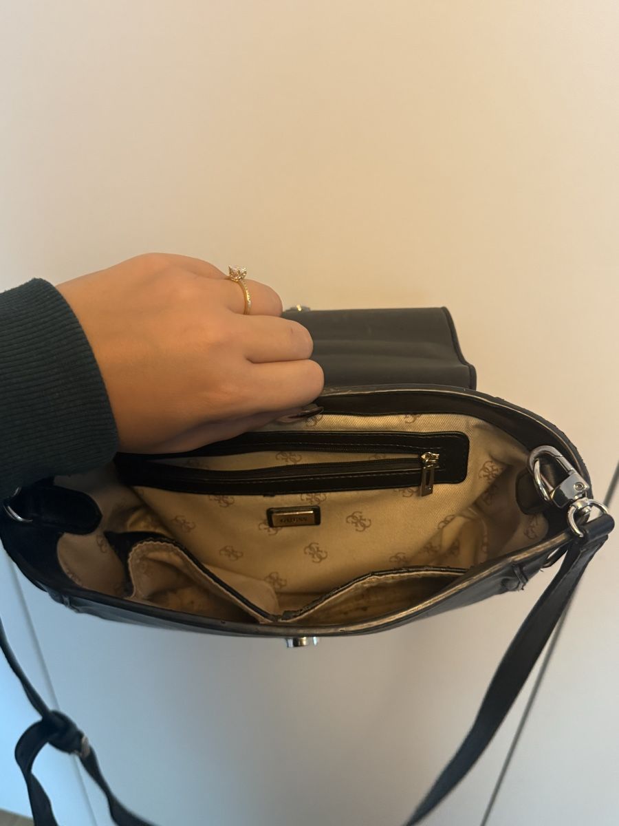 Guess Sacs femmes: Guess Tasche schwarz – D'occasion à Kradolf par lar_fbp9 4