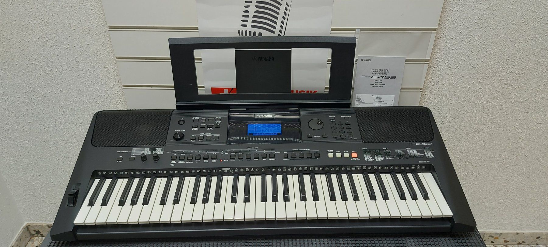 Yamaha Strumenti musicali: Yamaha PSR-E453 Digital Keyboard – Usato da Glattbrugg venduto da Swissmusik