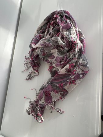 🌸 Schöner leichter -Tuch mit Blumenmuster, wie neu!