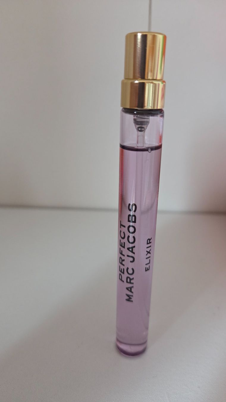 Marc Jacobs Profumi & Eau de Toilette: Marc Jacobs Perfect Elixir Taschenspray 10ml Neu – Nuovo (secondo la descrizione) da Weggis venduto da Leeclipse