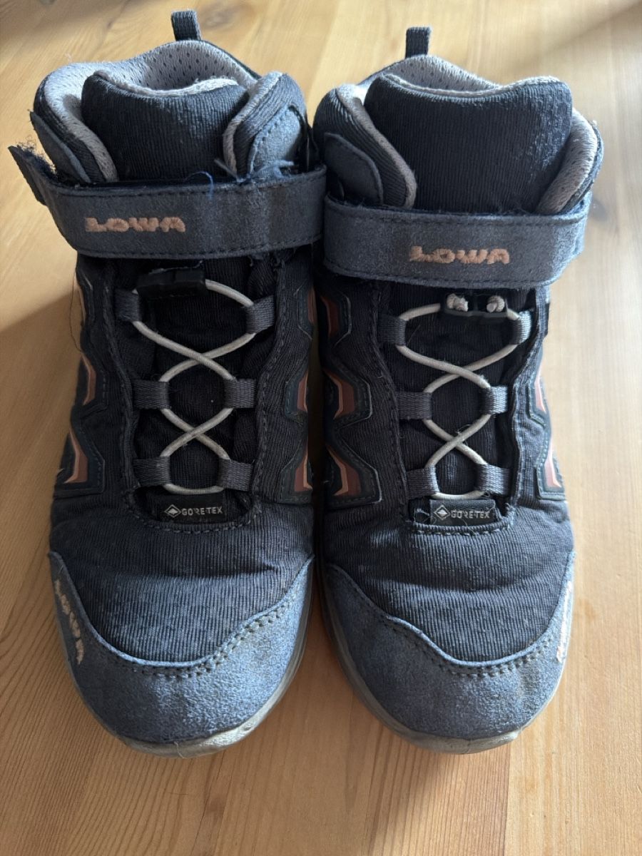 Lowa Scarpe per ragazzi: Lowa Trekkingschuhe Wanderschuhe 33 mit Goretex – Usato da Schlieren venduto da Lanzer6