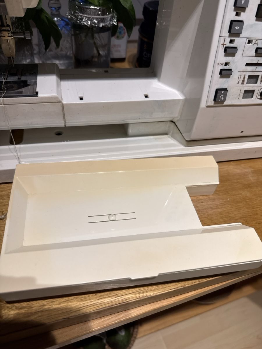 Elna Machines à coudre: Elna Diva sewing machine, white, good condition – D'occasion à Neirivue par naz_z28w 3